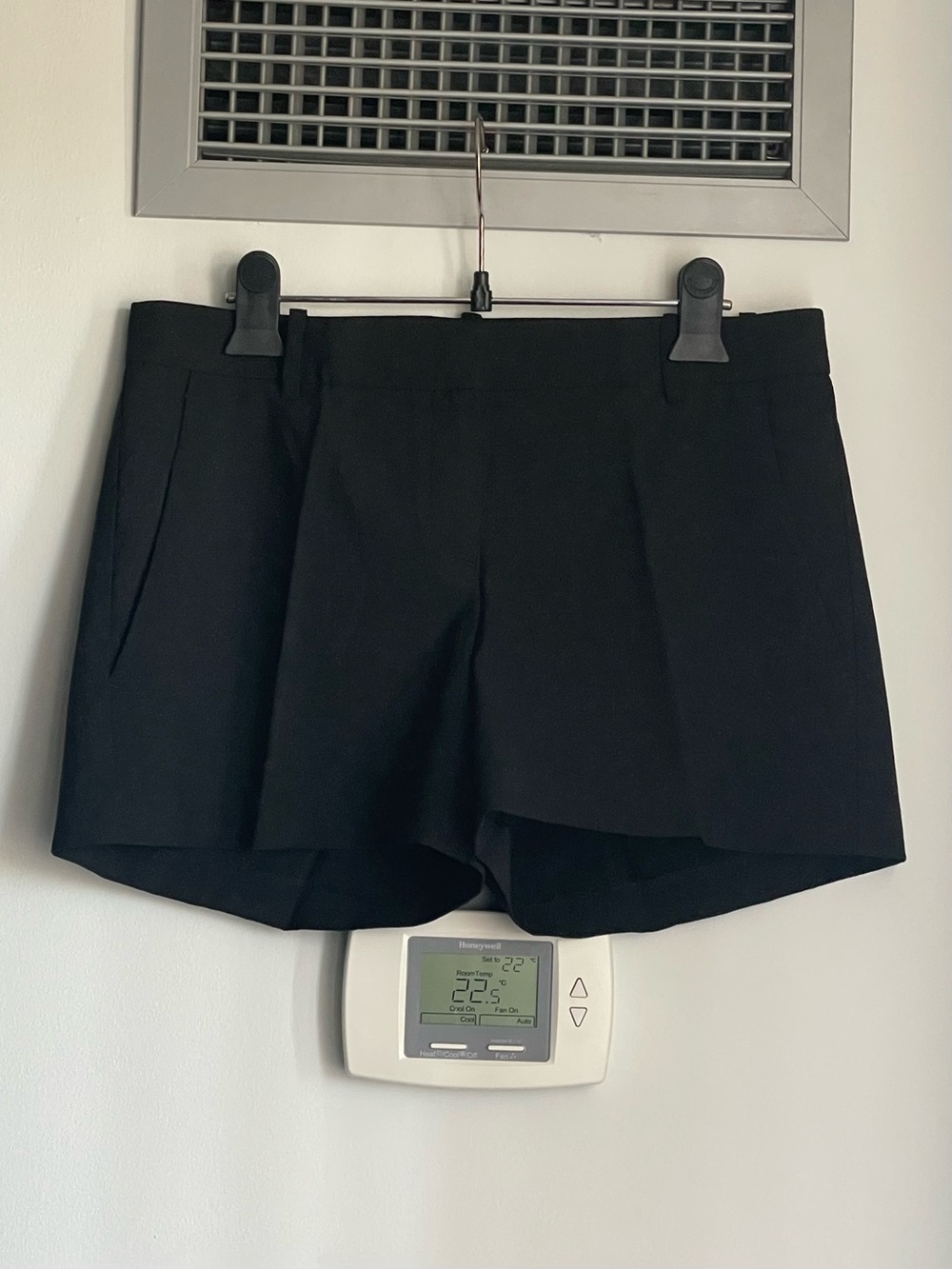 NWOT THEORY Black Tailored Wool Blend Shorts